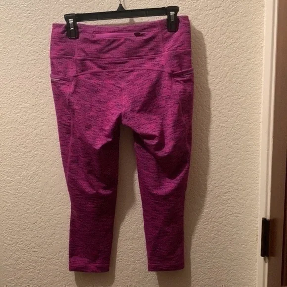 MPG Small workout Capri pants - Picture 7 of 8